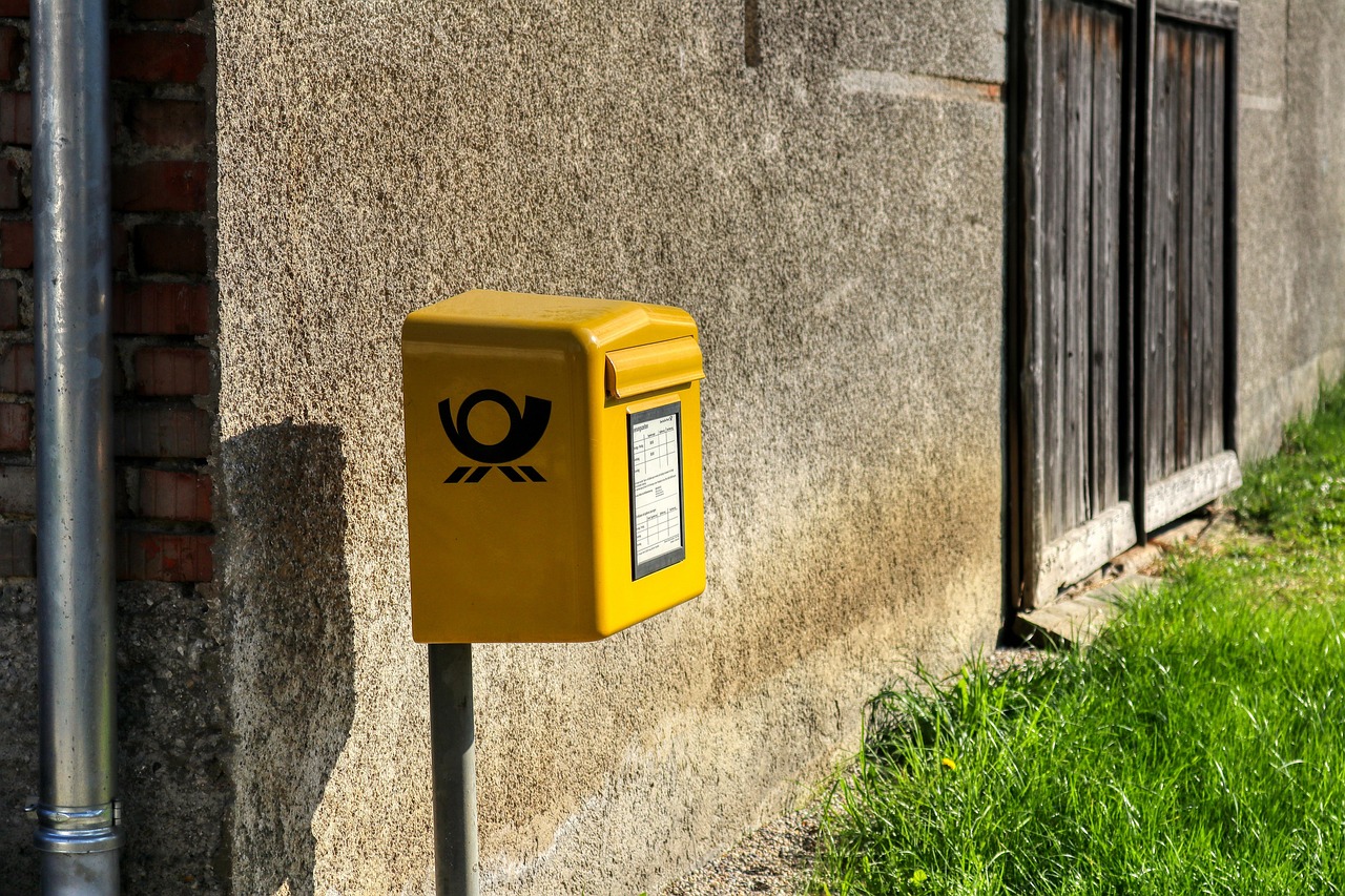Basta file alle Poste: il nuovo servizio automatico per ricevere la pensione direttamente a casa