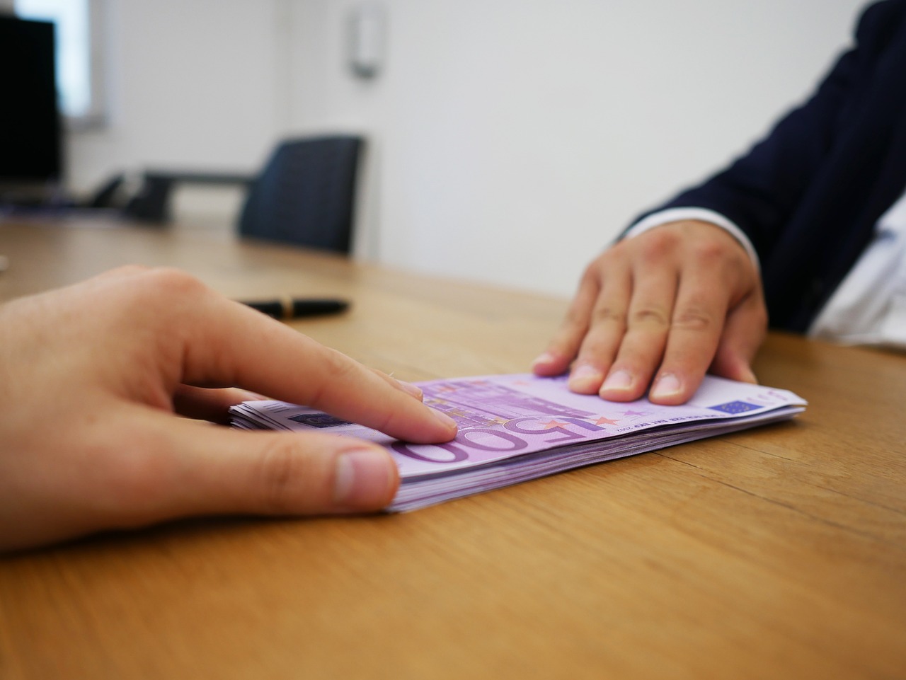 Prelievo contanti allo sportello: l'allerta Inps che fa scattare il controllo